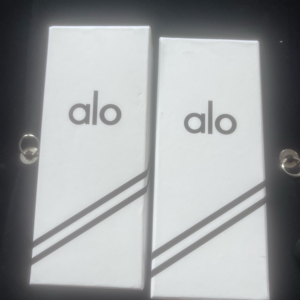 ALO Yoga White Packaging Alo socks